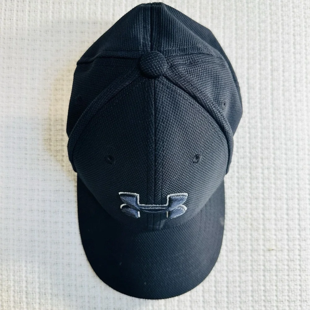 Under Armour Youth Blitzing Black Flex Fitted Hat Size YSM/YMD Kids Baseball Cap